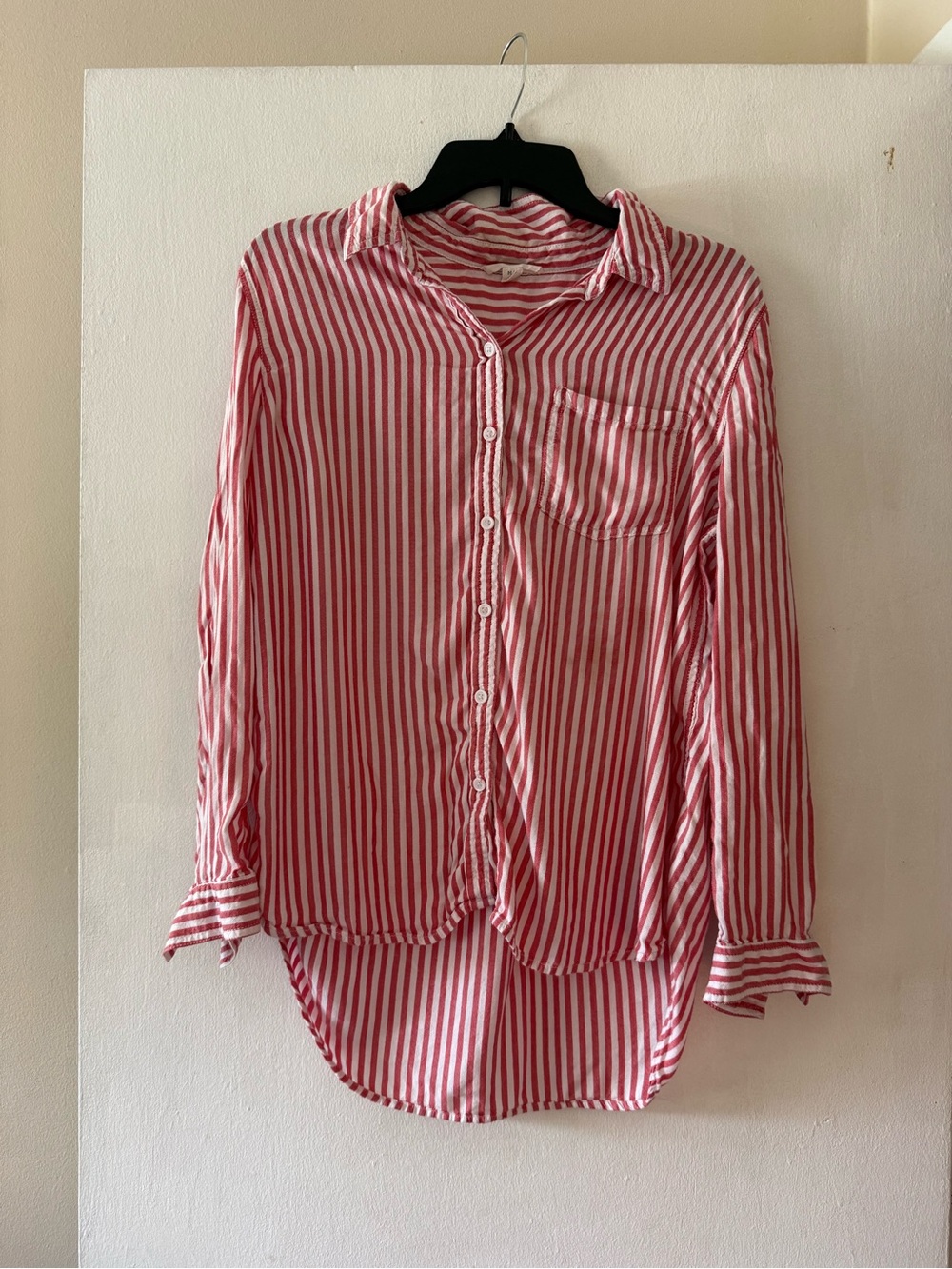 beachlunchlounge Red and Whire Vertically Striped Button Down Shirt Size Medium